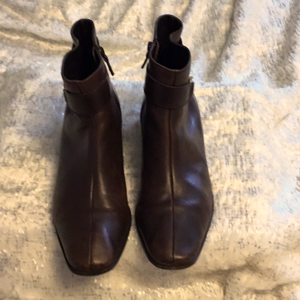 Brown leather booties with gold accents size 6 1/2